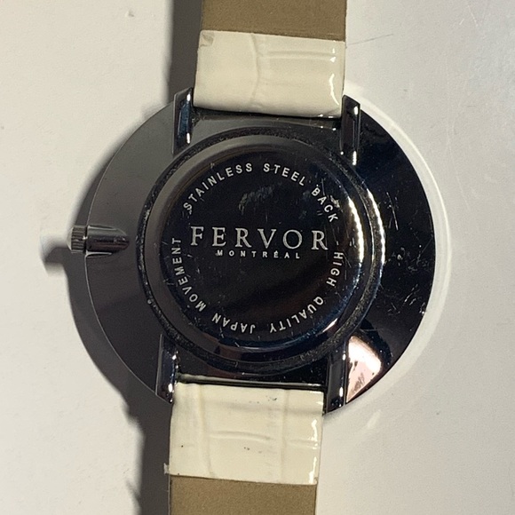 ⌚ VINTAGE Y2K FERVOR MONTREAL WOMENS WHITE SNAKESKIN GEMSTONE STRAP BUCKLE WATCH - Picture 2 of 12